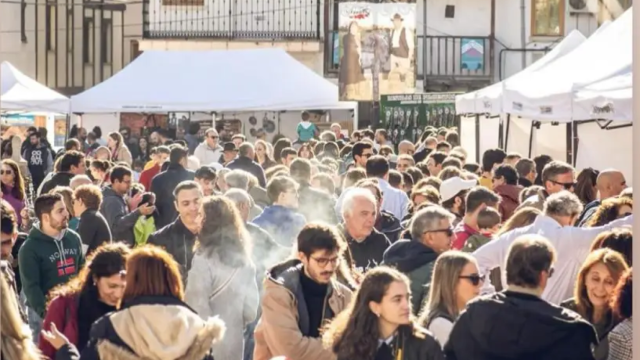 Candeleda cierra con “éxito rotundo” una feria del Queso de Cabra y Pimentón