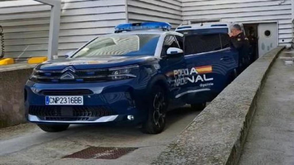 La Policía Nacional inspecciona la nave objeto del robo