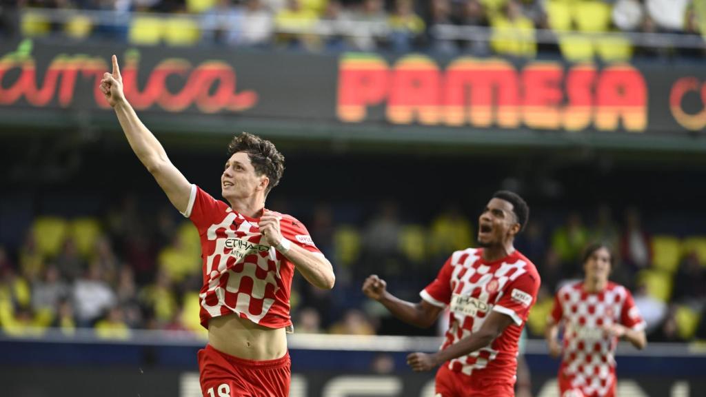 El central del Girona, Krejci, celebra el gol del empate ante el Villarreal en La Liga.