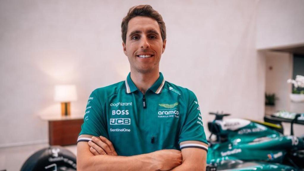 Dani Juncadella posa como nuevo integrante de Aston Martin.