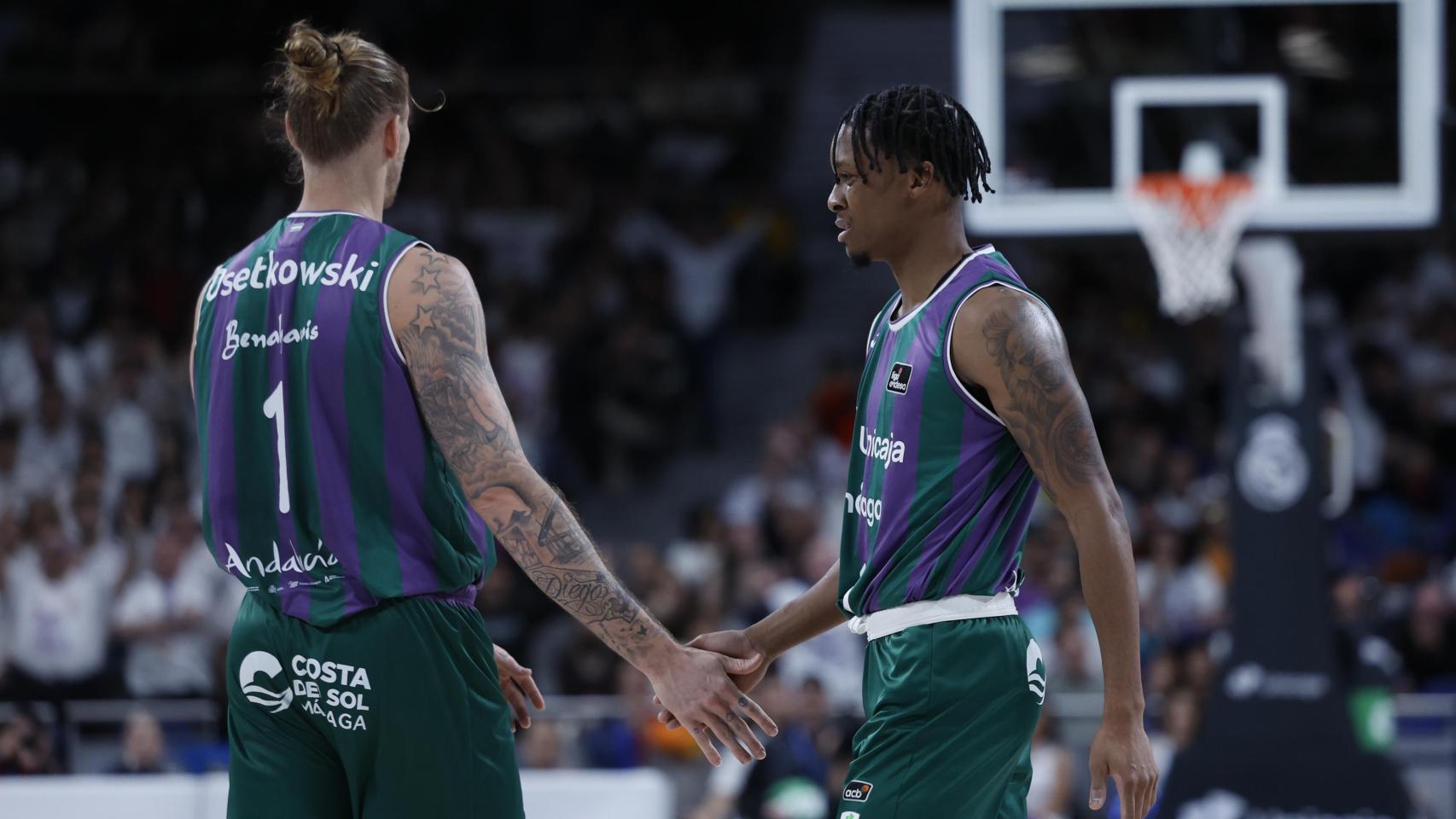 Osetkowski y Tyson Carter, jugadores del Unicaja de Málaga.