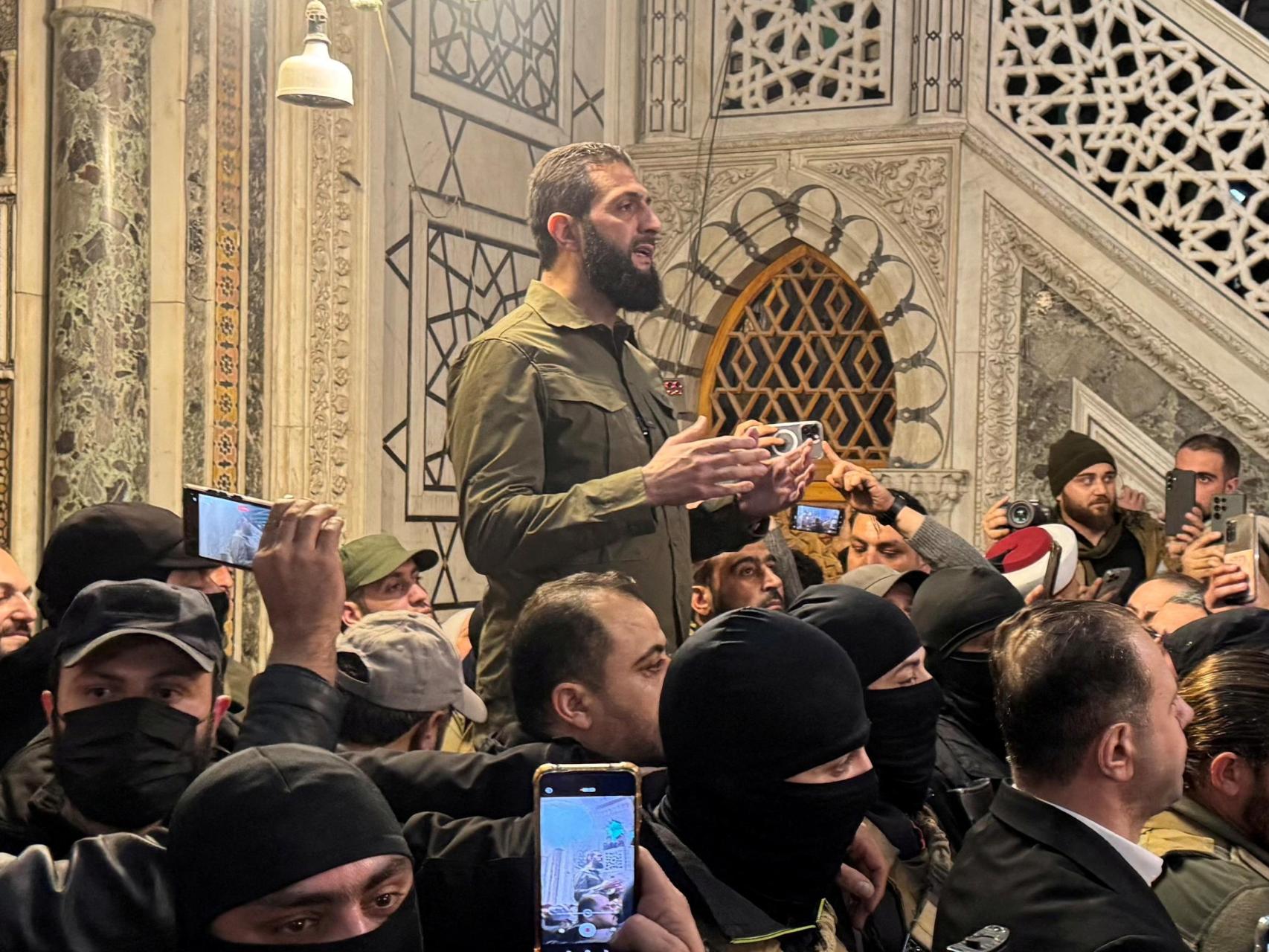 Julani, el líder de los insurgentes de HTS, pronuncia el discurso de la victoria en la Mezquita de los Omeyas.