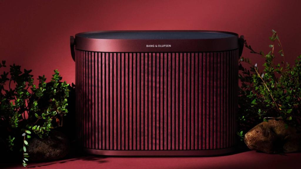 El Beosound A5 Cranberry Red.