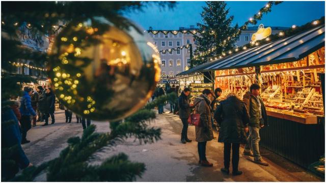 Mercado navideño en una foto de archivo