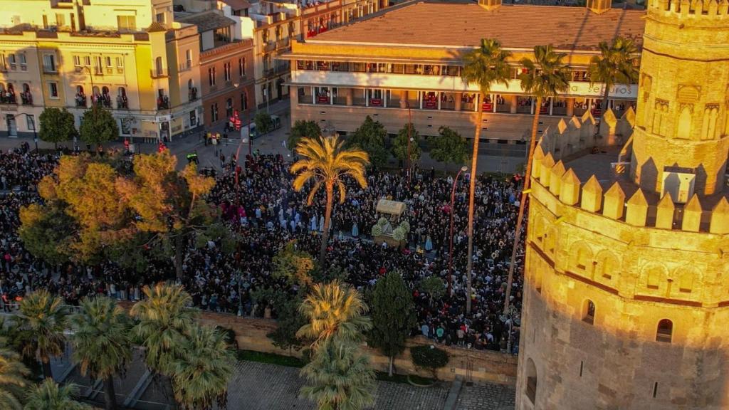 El Paseo Colón, visto desde el aire al paso de la Magna.