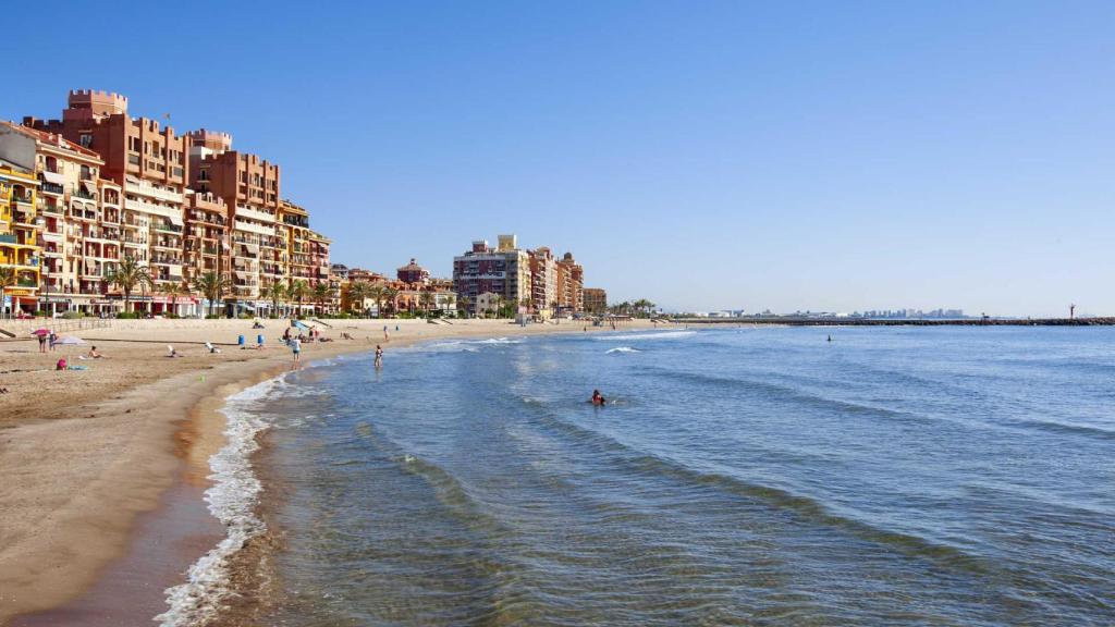 Vista de la playa de Port Saplaya, Alboraya. Turisme GVA