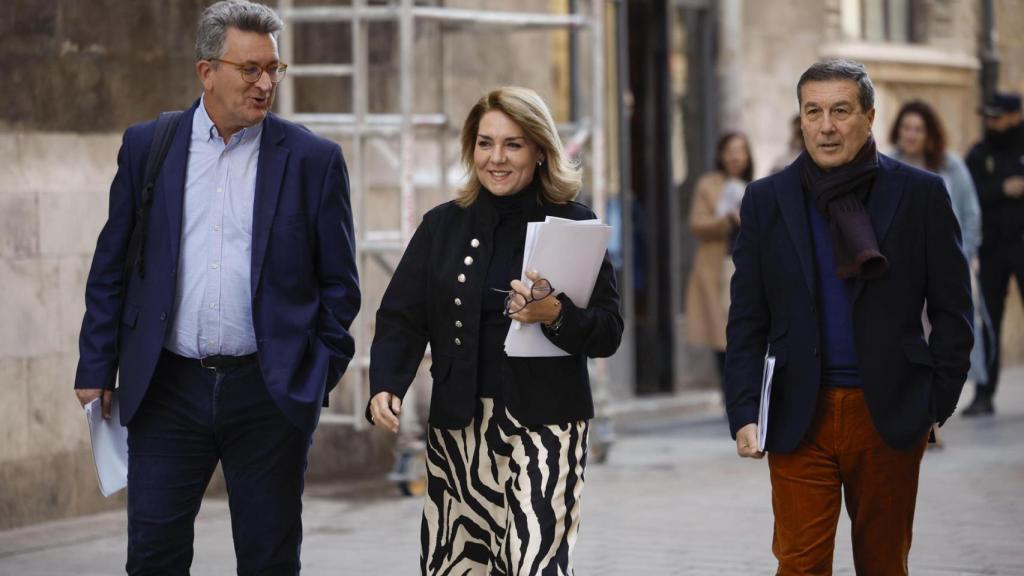 Vicente Martínez, Susana Camarero y Marciano Gómez este martes antes de la rueda de prensa del pleno del Consell