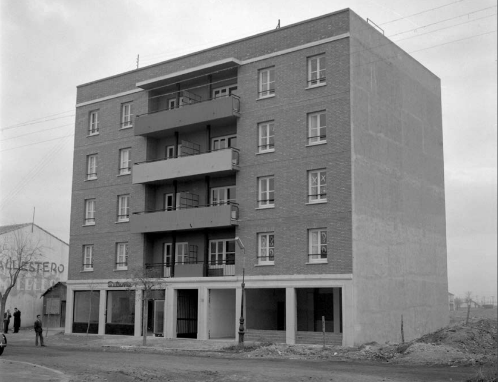 Un edificio construido por el Instituto Nacional de la Vivienda en Madrid.