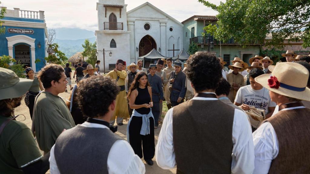 Laura Mora en el rodaje de 'Cien años de soledad'. Foto: Netflix.