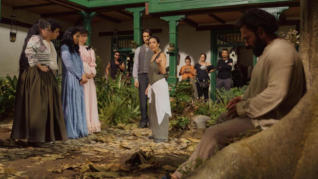 Laura Mora en el rodaje de 'Cien años de soledad'. Foto: Netflix.