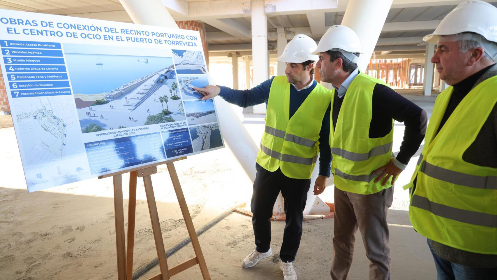 El alcalde Eduardo Dolón y el presidente Carlos Mazón en la visita este martes a Torrevieja.