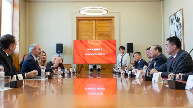 La delegación china, en el Edificio Pignatelli, sede del Gobierno de Aragón.