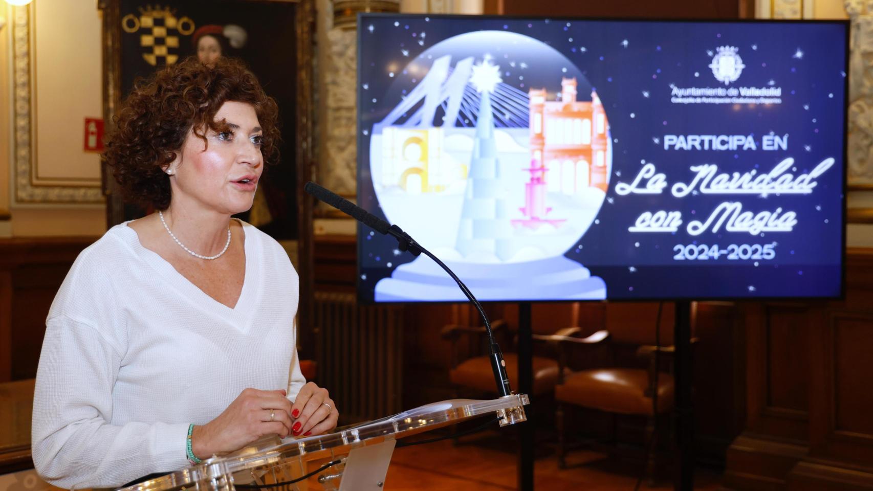 La concejala de Participación Ciudadana y Deportes, Mayte Martínez, presenta 'Participa en la Navidad con magia'