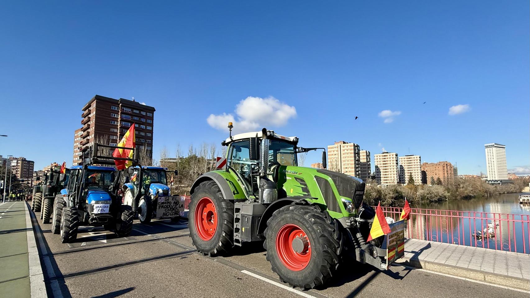 Los tractores vuelven a tomar las calles de Valladolid