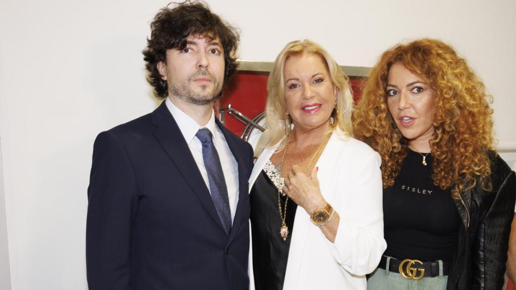 Bárbara Rey, en un acto junto a sus dos hijos en octubre de 2022.