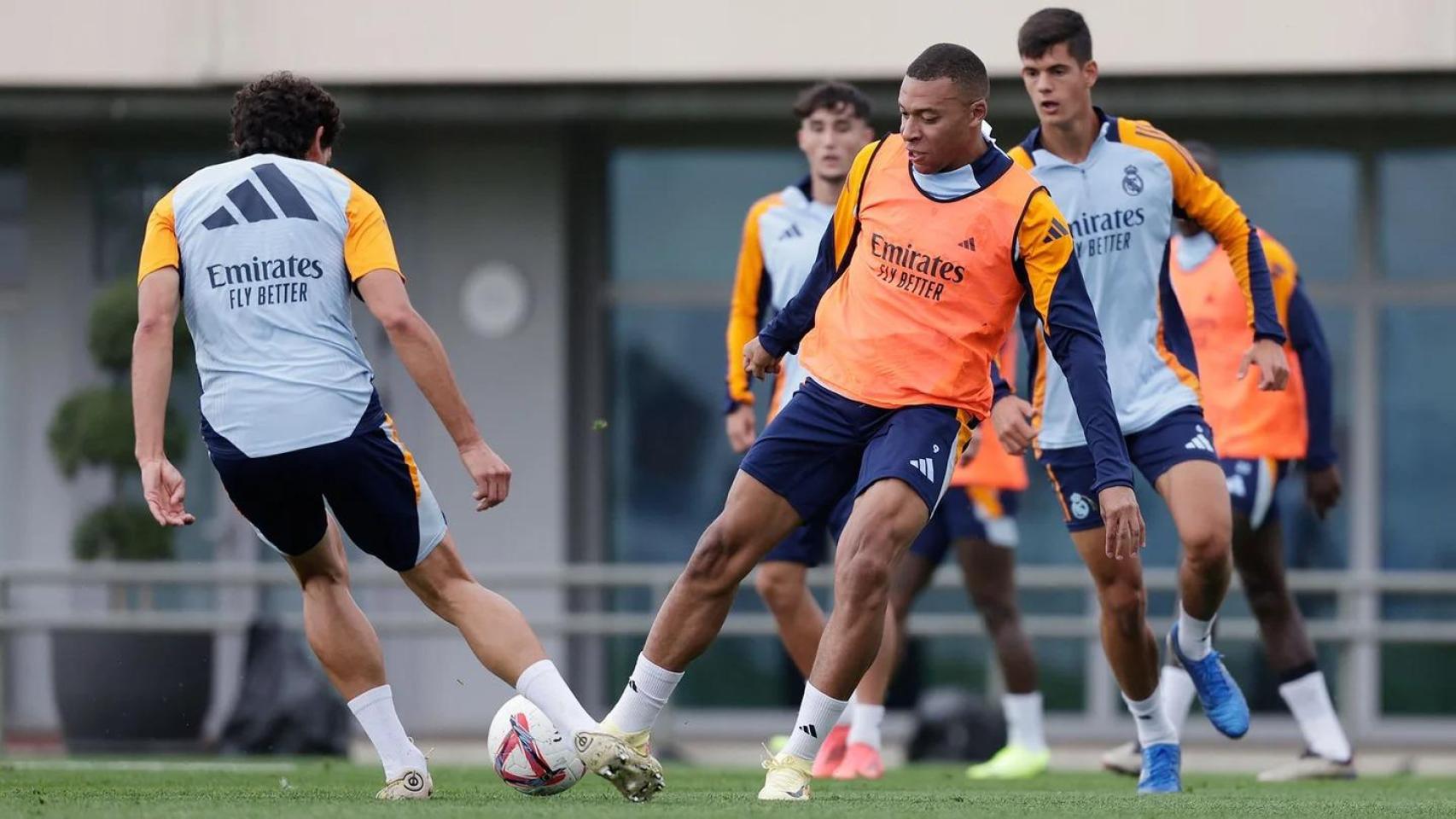 Kylian Mbappé durante un entrenamiento del Real Madrid