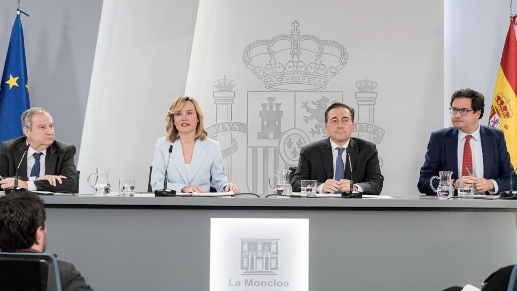 (I-D) El ministro de Industria y Turismo, Jordi Hereu; la ministra Portavoz, Pilar Alegría; el ministro de Asuntos Exteriores, Unión Europea y Cooperación, José Manuel Albares y el ministro para la Transformación Digital y de la Función Pública, Óscar López.