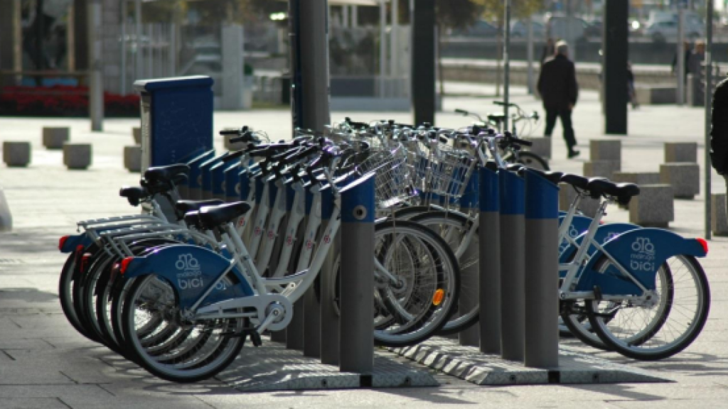 Imagen de archivo de una de las estaciones de las bicis de alquiler del Ayuntamiento de Málaga.