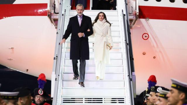 Letizia y Felipe VI aterrizan en Italia.