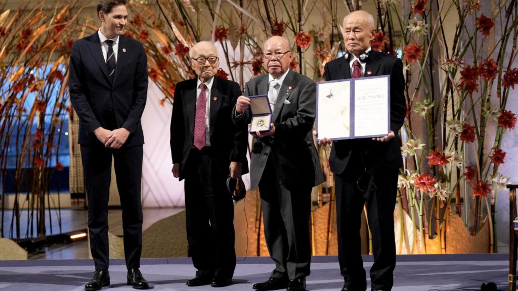 Entrega del premio Nobel de la Paz de 2024 a la ONG japonesa Nihon Hidankyo, formada por supervivientes de los bombardeos atómicos de Hiroshima y Nagasaki.