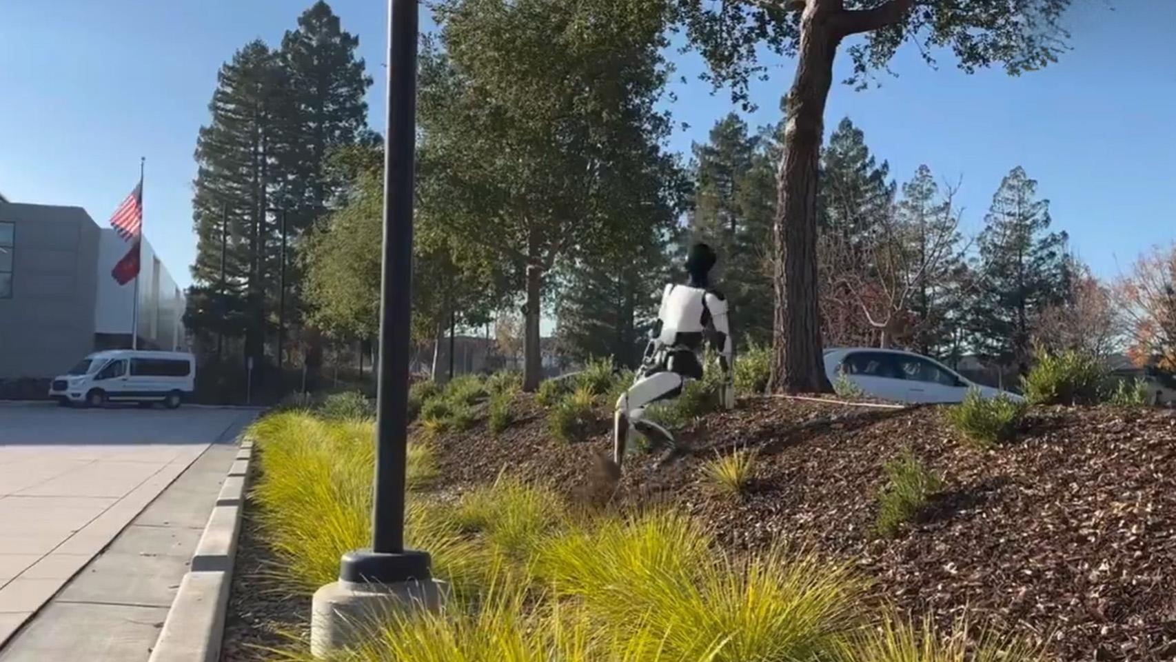 Robot de Tesla en una captura del vídeo.