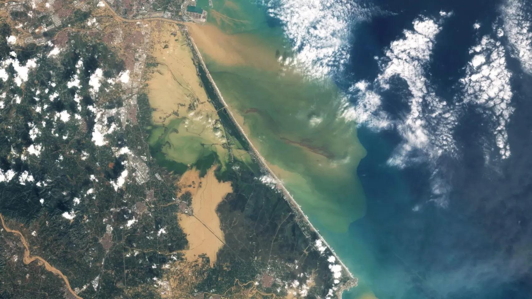 Imagen de satélite de la Albufera arrasada por la DANA. EE