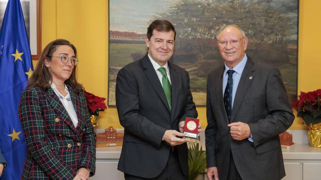 El presidente de la Junta, Alfonso Fernández Mañueco, durante la recepción de la Medalla de Oro del XV Congreso Nacional de Comunidades de Regantes