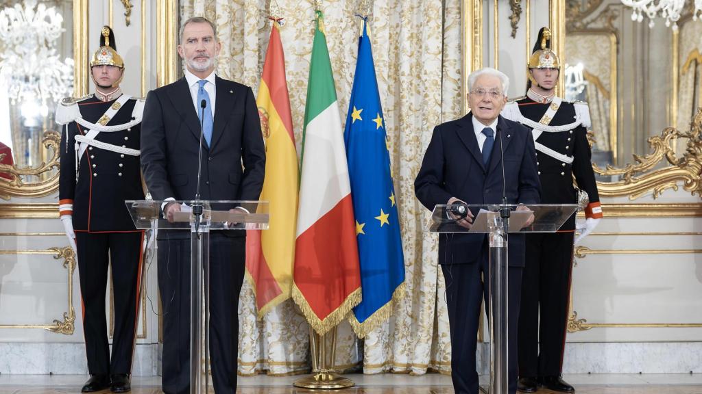 El rey Felipe VI y el presidente italiano Sergio Mattarella en una rueda de prensa tras su reunión en el Palacio del Quirinal en Roma.