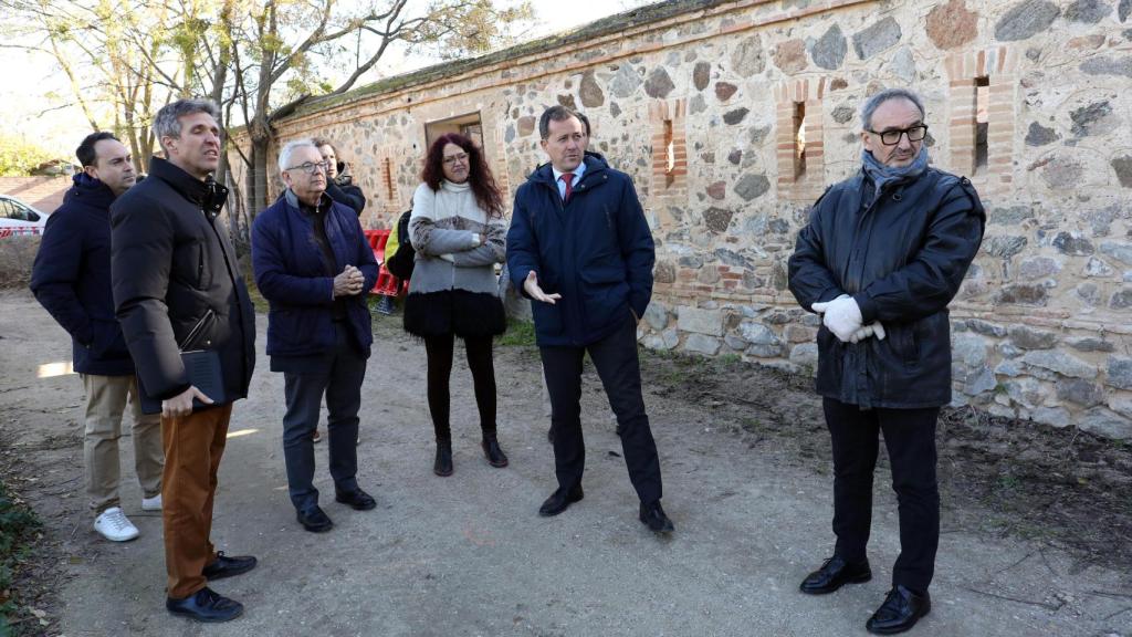 El alcalde de Toledo, Carlos Velázquez, visitando las obra junto a los concejales Rubén Lozano y Florencio Delgado.