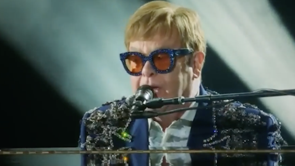 Un fotograma del documental 'Never Too Late', dedicado a Elton John