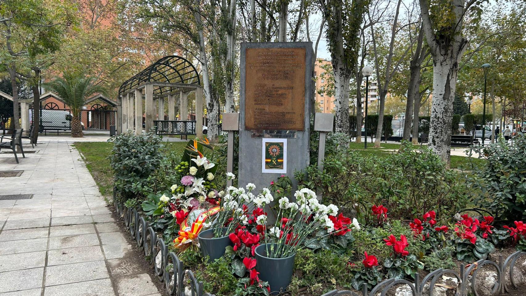 Escultura en homenaje a las víctimas.