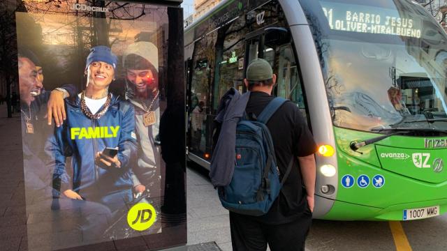 Un autobús urbano en Zaragoza.