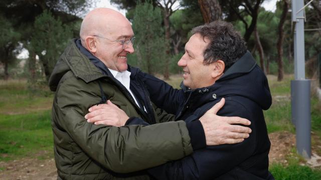 El alcalde de Valladolid, Jesús Julio Carnero; y Eusebio Sacristán, de la Fundación homónima, visitan la nueva 'Zona Joven Pinar'