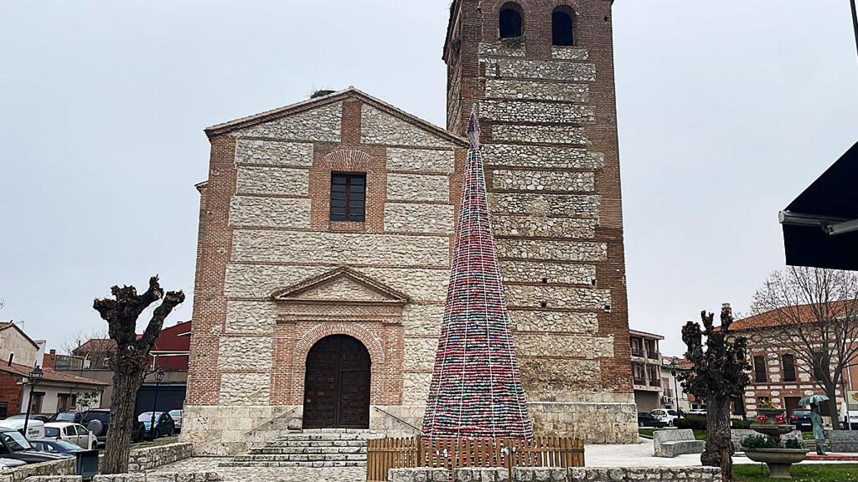 El precioso árbol que brilla en Mojados esta Navidad