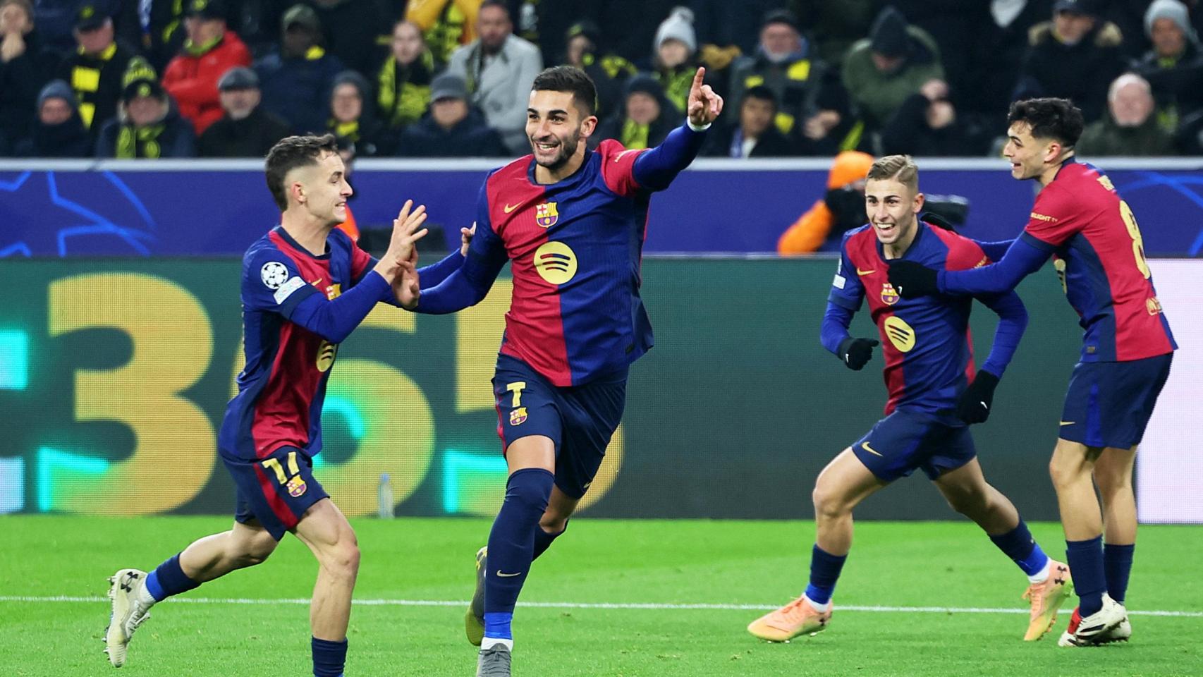 Ferran Torres celebra su primer gol en el partido ante el Borussia Dortmund.