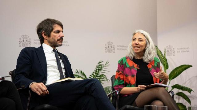 El ministro de Cultura, Ernest Urtasun, y la directora general de Derechos Culturales, Jazmín Beirak, este miércoles en la presentación del Plan de Igualdad en la Cultura 2024-2026. Foto: Ministero de Cultura