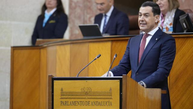 El presidente de la Junta de Andalucía, Juanma Moreno durante su intervención en el Debate sobre el Estado de la Comunidad, este miércoles.