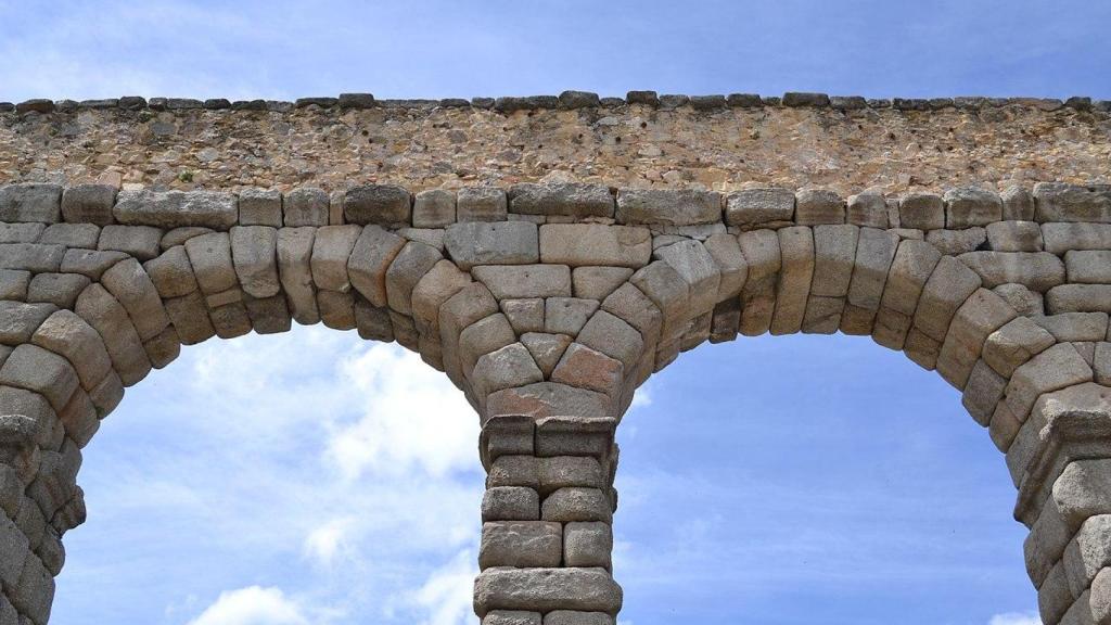 Detalle de dos arcos del acueducto de Segovia.