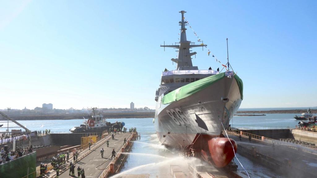 Navantia bota en San Fernando (Cádiz) una corbeta para Arabia Saudí, en una imagen de archivo.