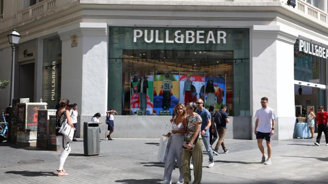 Fachada de una tienda de Pull&Bear, a 11 de septiembre de 2024, en Madrid (España).