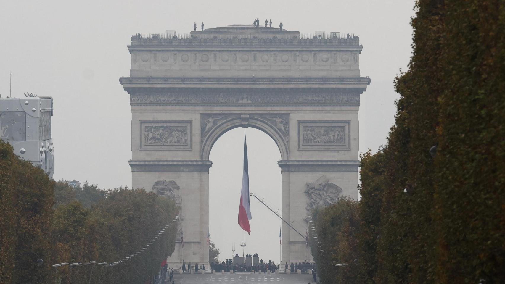 El Arco de Triunfo de París. Imagen de archivo.