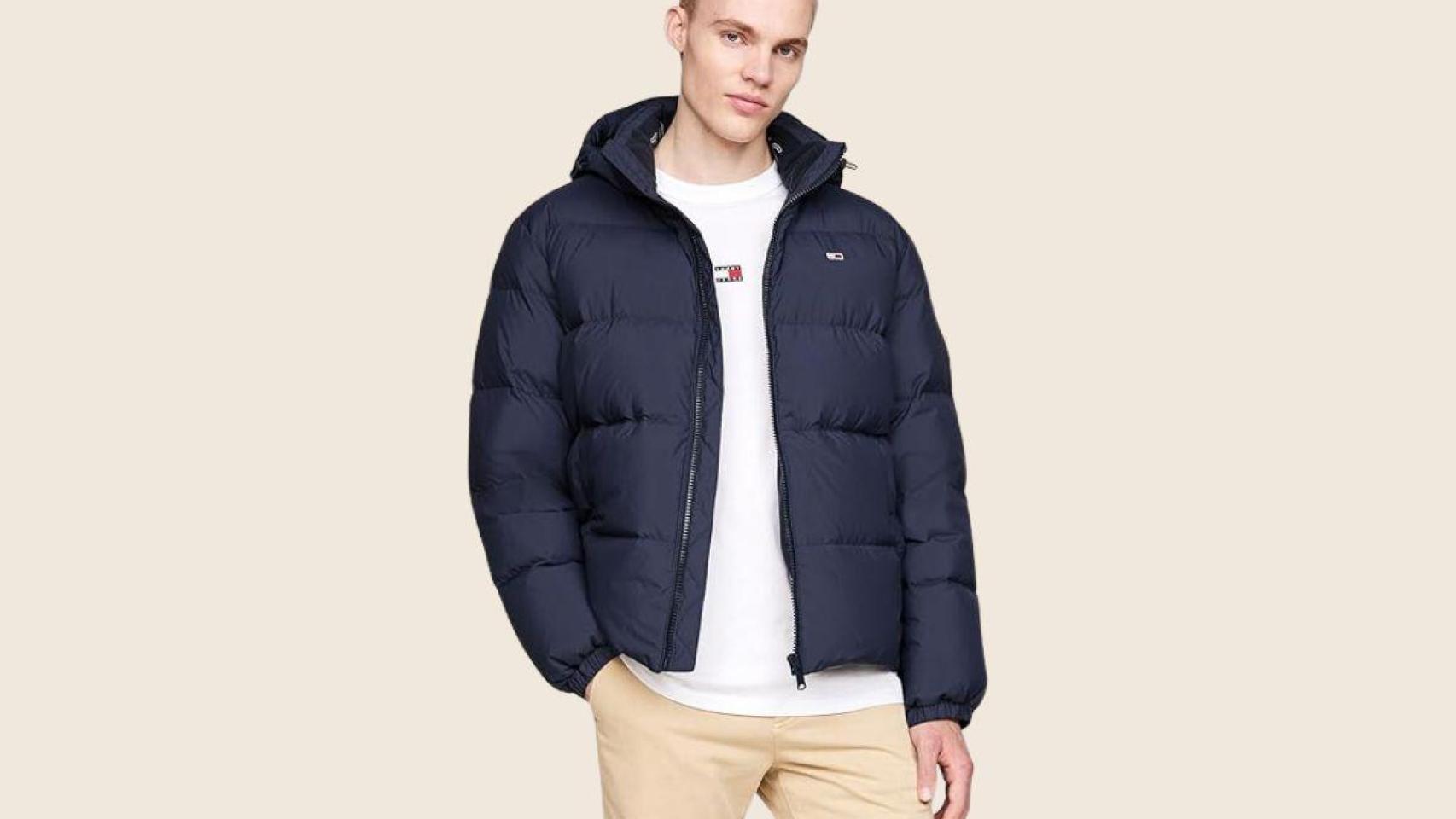 Regalazo para ellos: Amazon rebaja a mitad de precio esta chaqueta acolchada de Tommy Jeans
