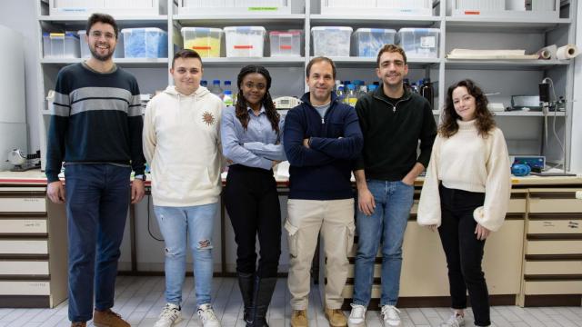 Grupo de Investigación 'Enfermedades Zoonósicas y One Health', Alfonso Balmori (investigador postdoctoral), Jonathan Couceiro (estudiante de máster), Mureille Desrosiers (estudiante de máster), Rodrigo Morchón (investigador principal), Manuel Collado (investigador predoctoral) y Elena Infante (investigador predoctoral)