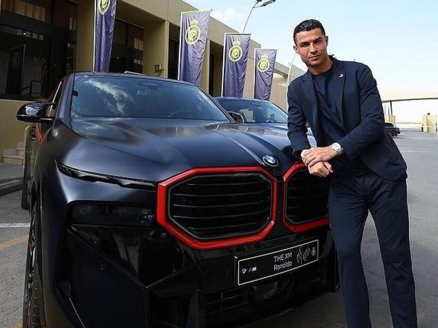 Cristiano Ronaldo con su nuevo BMW XM Red Label
