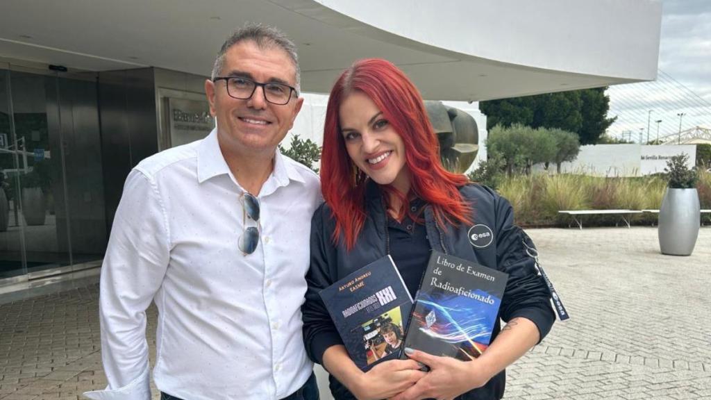 La astronauta española Sara García y Don Herminio