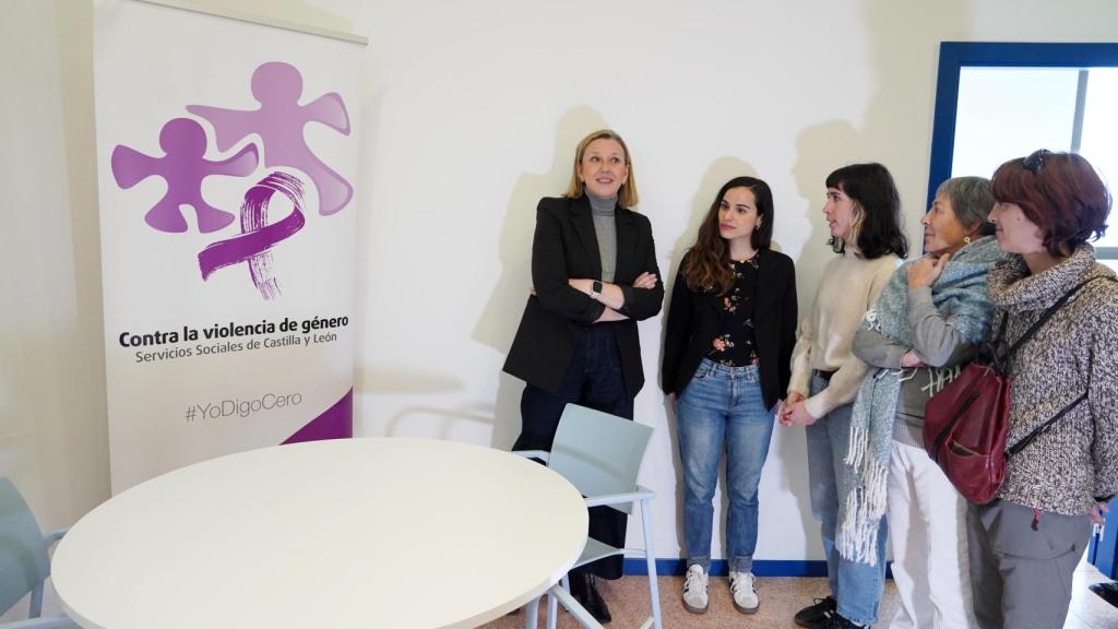 La vicepresidenta de la Junta de Castilla y León y consejera de Familia e Igualdad de Oportunidades, Isabel Blanco, visita el centro de crisis de violencia sexual