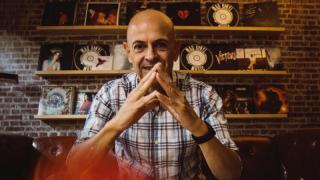 Eugenio López, cofundador de la fábrica de vinilos Mad Vinyl.