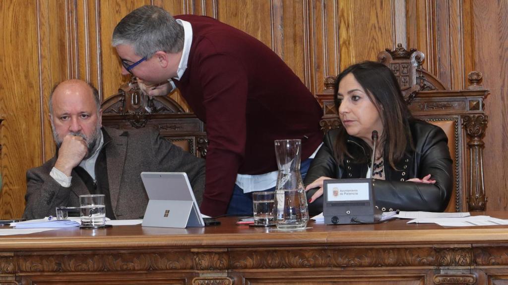 Antonio Casas y Miriam Andrés durante el pleno de este viernes en el Ayuntamiento de Palencia