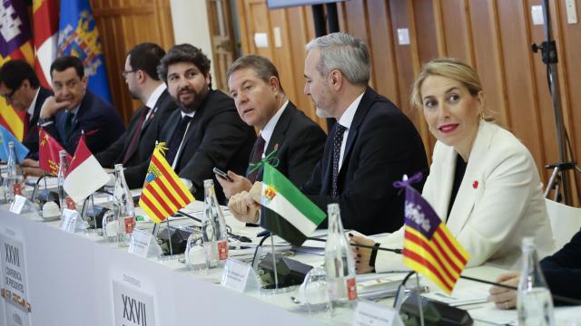 Emiliano García-Page, en el centro de la foto, este viernes durante la Conferencia de Presidentes.