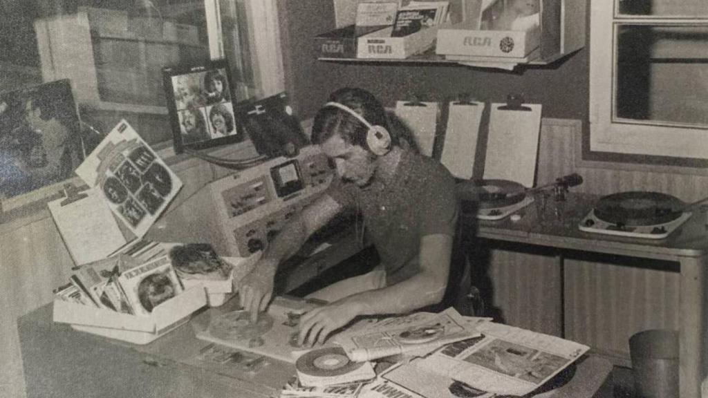 Imagen de archivo de Paco Lobatón en el estudio de Radio Jerez.